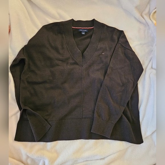 NWOT Tommy Hilfiger V-neck Knit Sweater - Picture 3 of 10